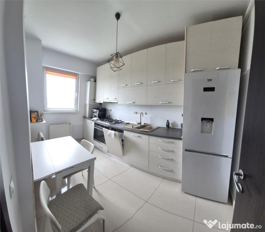OPORTUNITATE!!! Apartament cu 3 camere, decomandat, situat i