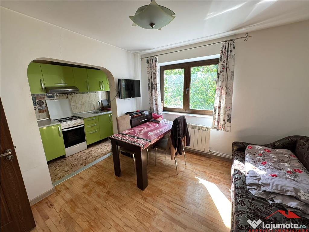 Apartament 3 camere, zona Piata Sud , etaj 4 cu acoperis, CT