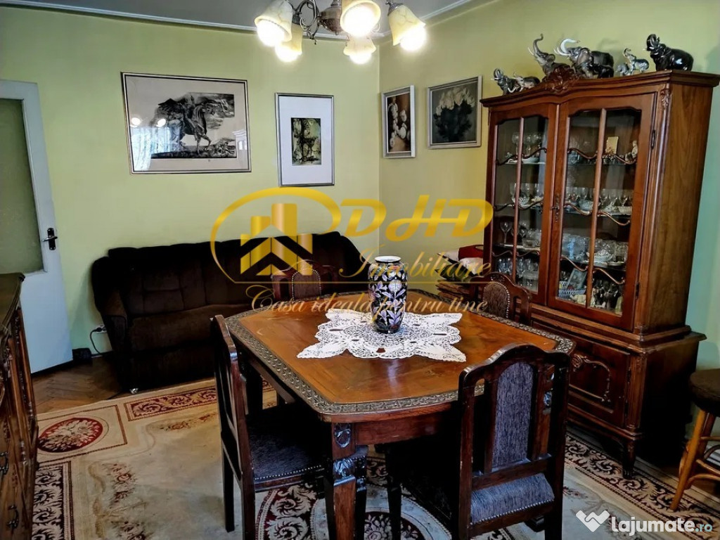 Apartament cu 3 camere situat în zona Unirii