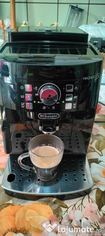 Expresor DeLonghi magnifica s