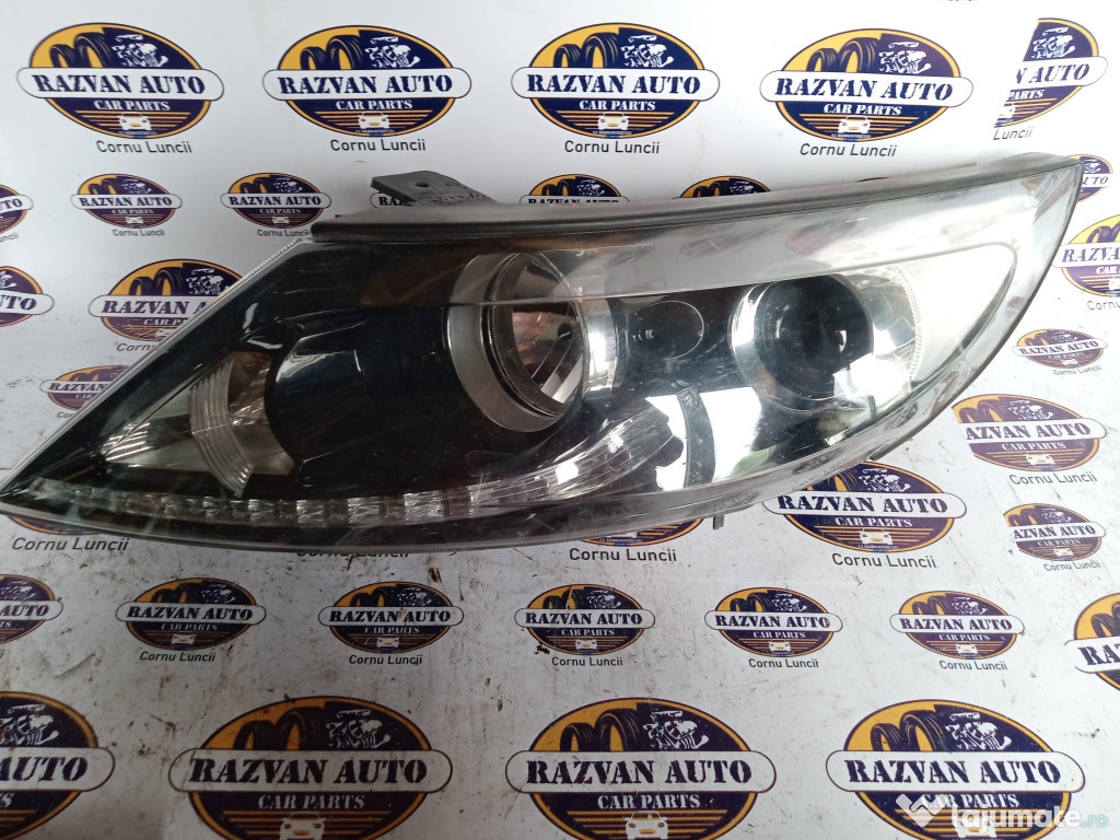 Far stanga cu xenon Kia Ceed Break 2014