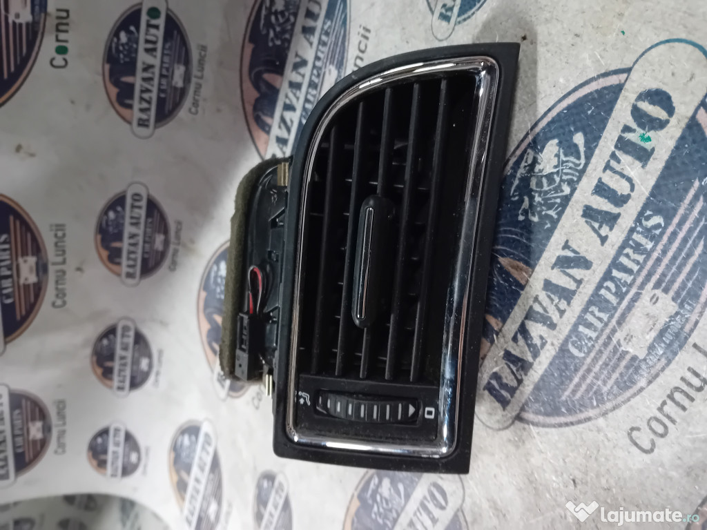 Grila ventilatie dreapta Skoda Superb 2 2012