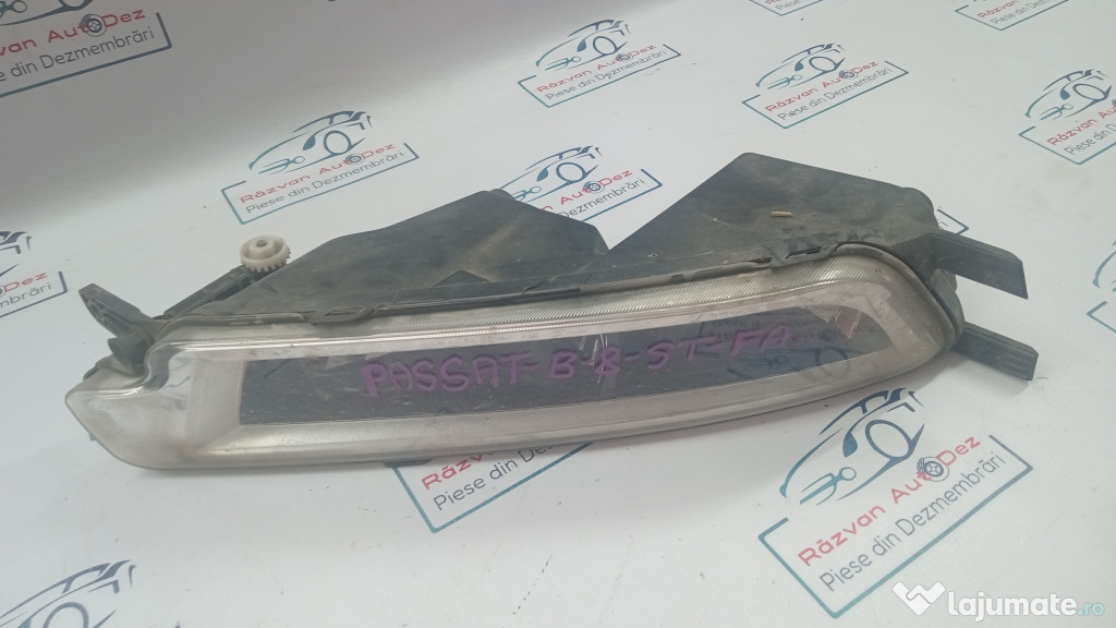 Proiector stanga Volkswagen Passat B8 2015