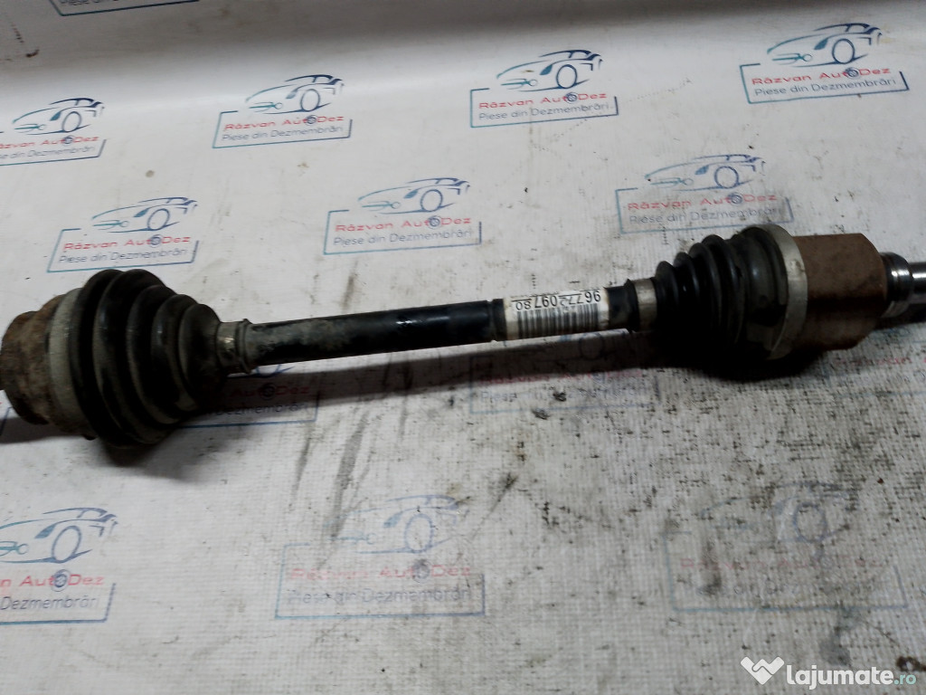 Planetara stanga fata Peugeot 2008 1.2 Benzina 2015