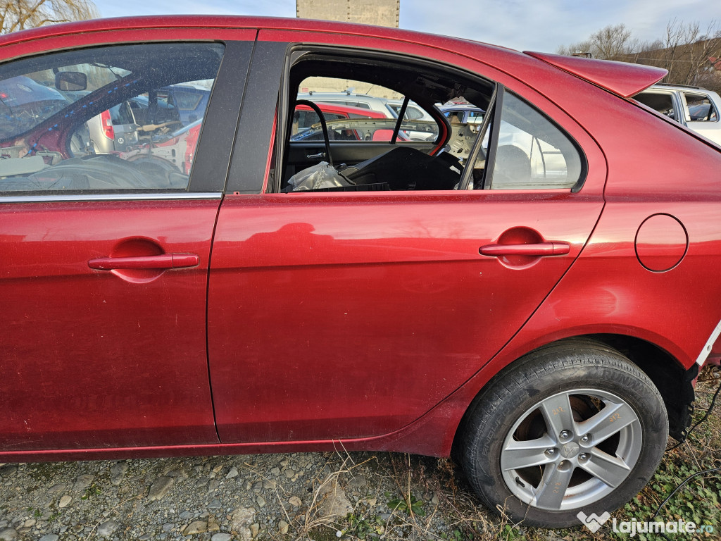 Usa stanga spate Mitsubishi Lancer Hatchback 2010