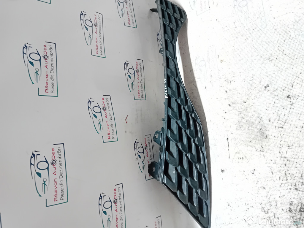 Grila proiector stanga Nissan Juke 1.2 Benzina 2014