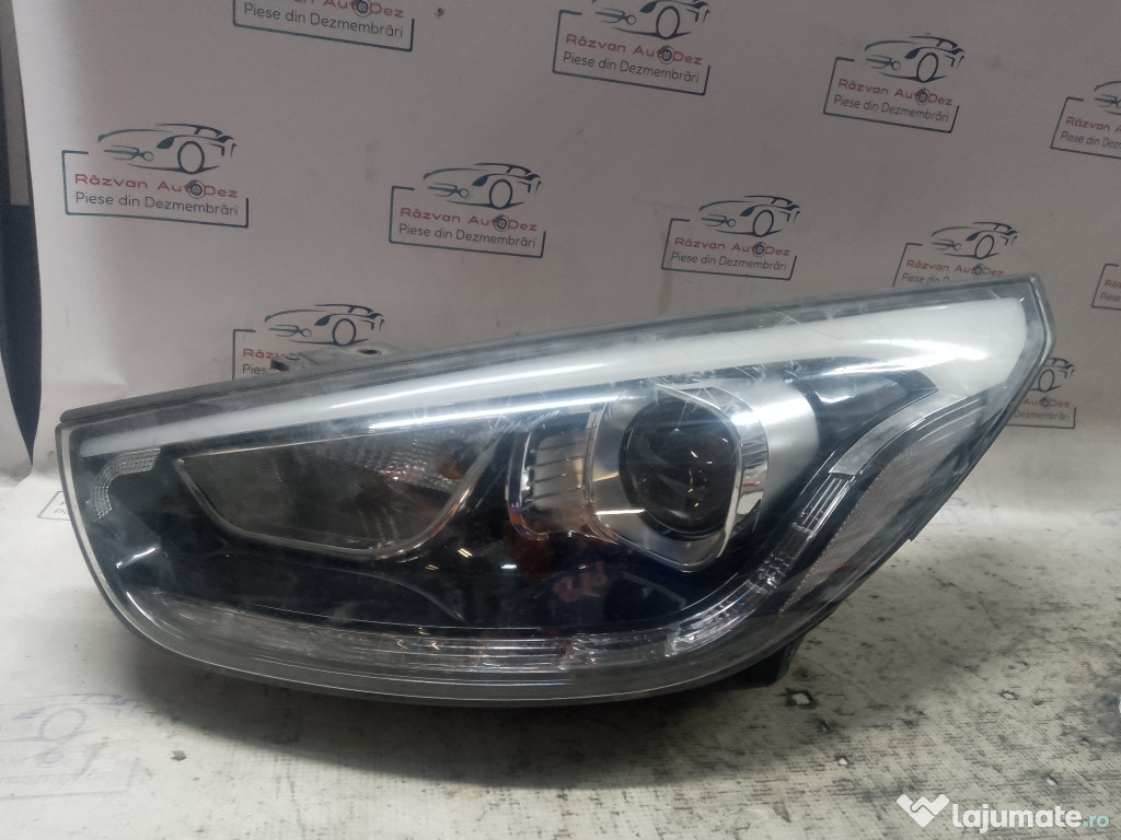 Far stanga cu xenon Hyundai Ix 35 1.7 Motorina 2014