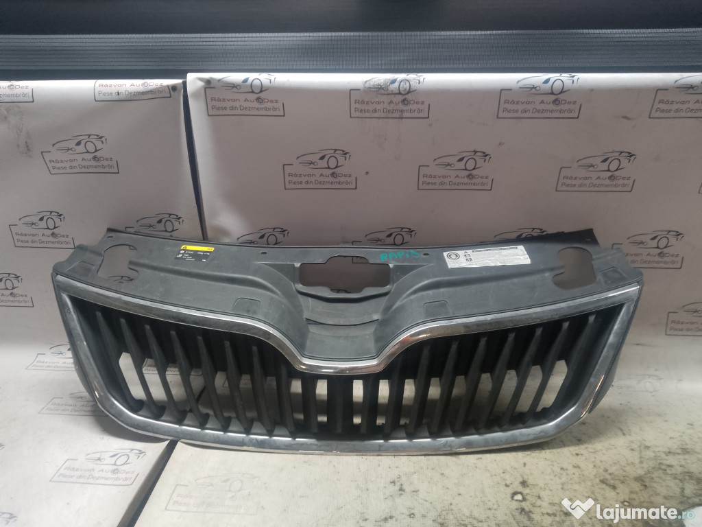 Grila bara fata Skoda RAPID 2014