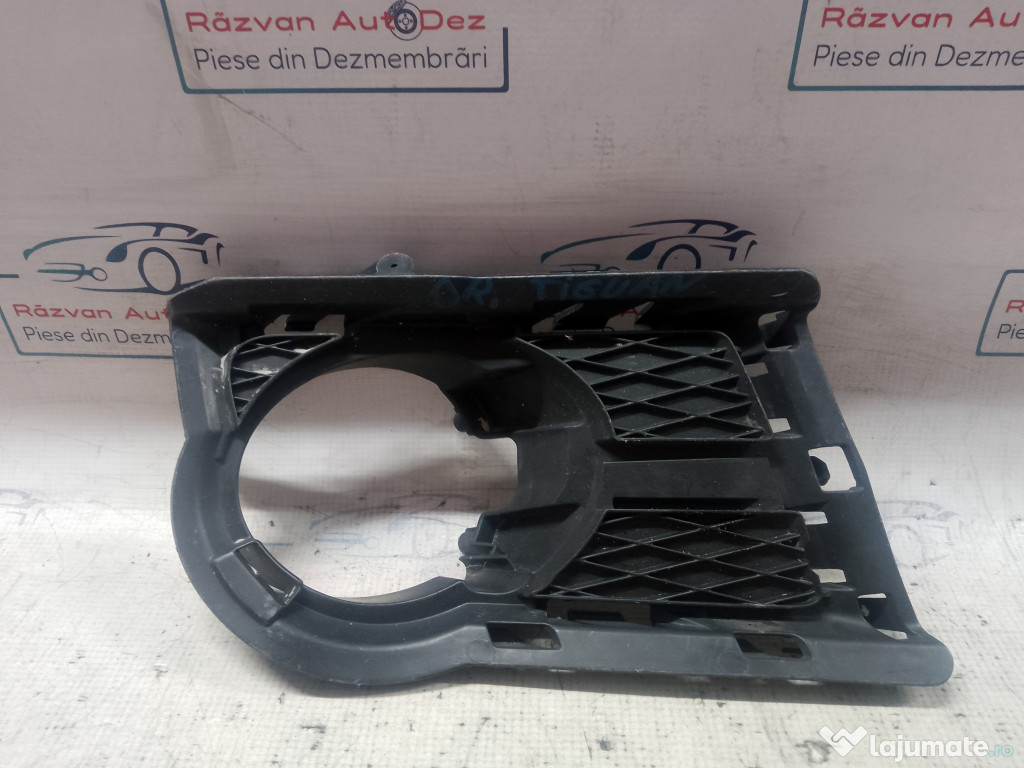 Grila proiector dreapta Volkswagen Tiguan 2010
