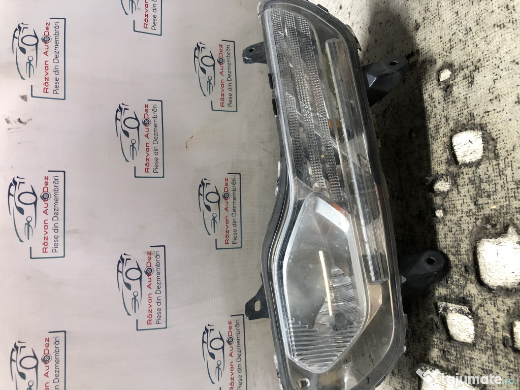 Proiector dreapta Ford Kuga 2014