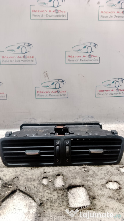 Grila ventilatie centrala Volkswagen Passat CC 2010