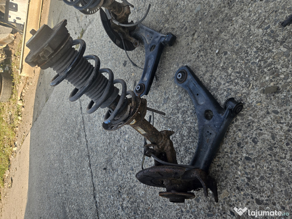 Fuzeta cu amortizor dreapta fata Skoda Yeti 2010