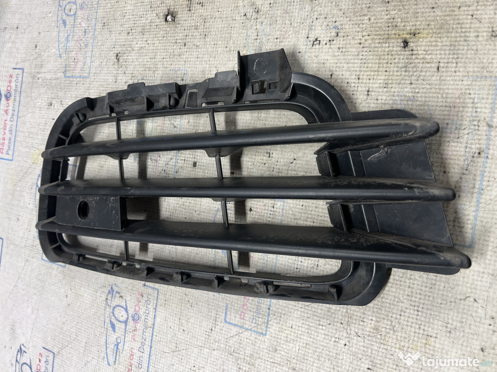 Grila centrala dreapta Volkswagen Touareg 2012