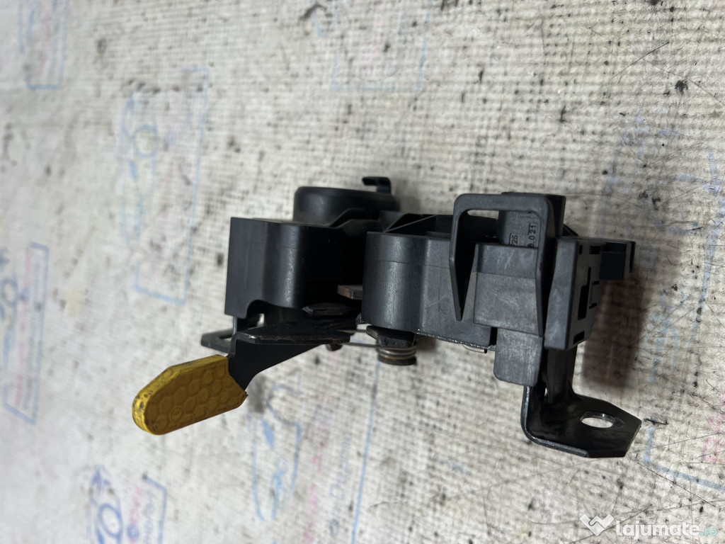 Broasca capota Mercedes A-Class 2014