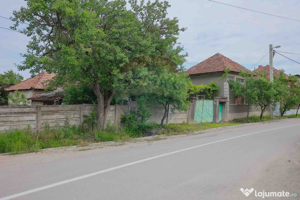 Casă de vânzare cu 3 camere și teren 1700 mp, în Căp...