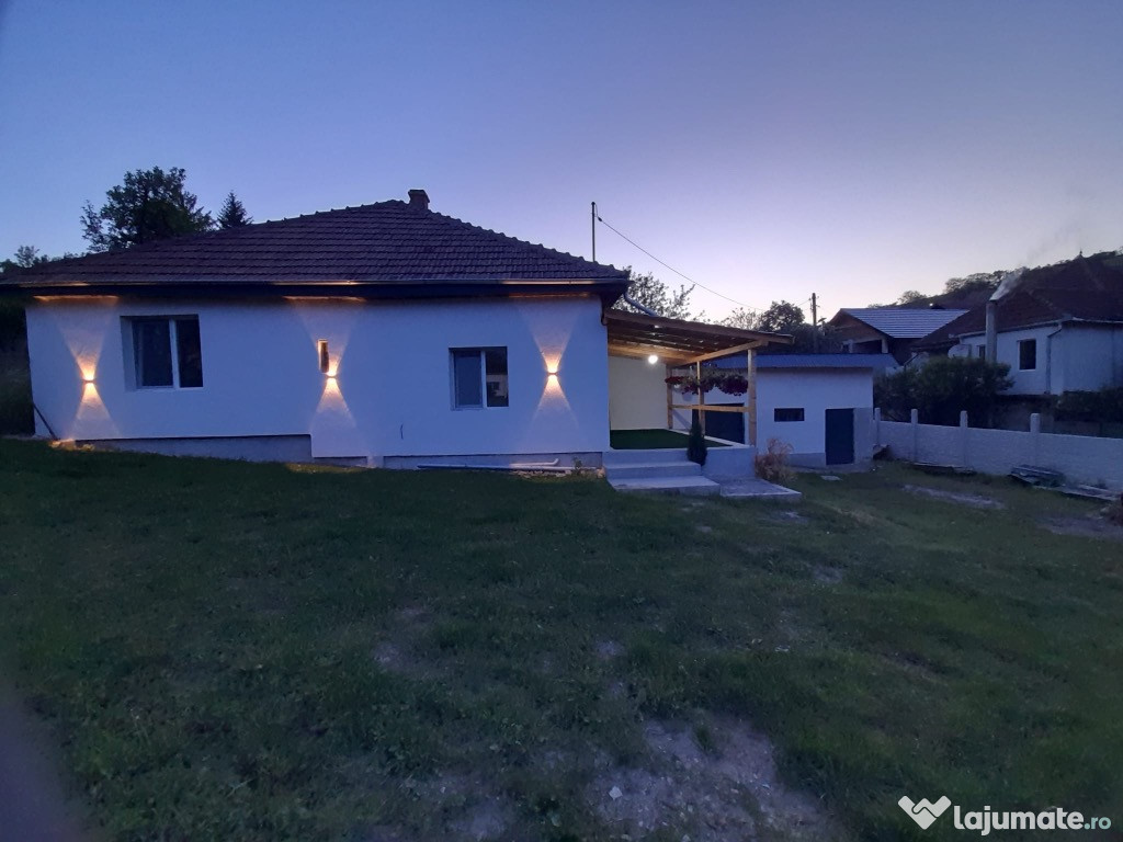 Proprietar vand casa seminfinisata Sat Manerau, Jud Hunedoara