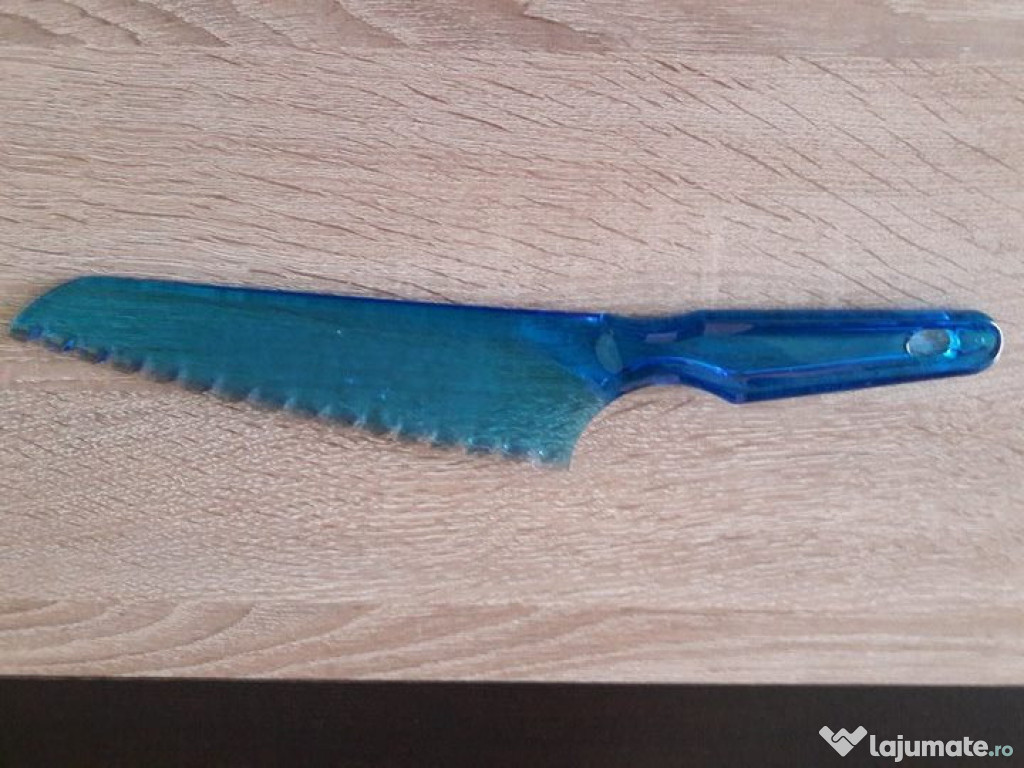 Cutit de plastic cu lama zimtata