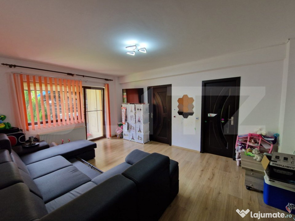 Apartament 3 camere, 2 băi, cu grădină de 70 mp, parcare,