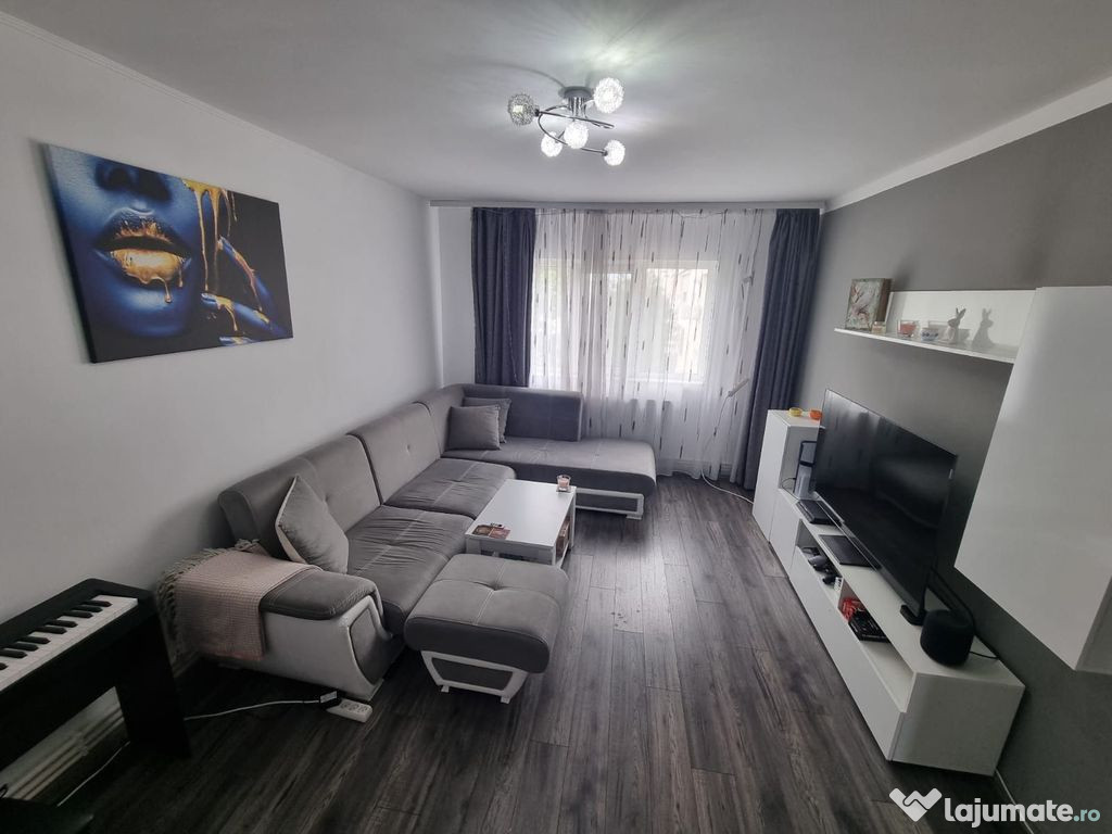 Faleza nord reyna-apartament 3 camere decomandat cu veder...
