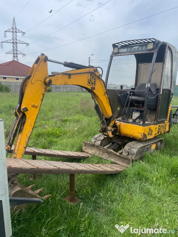 Închiriez miniexcavator