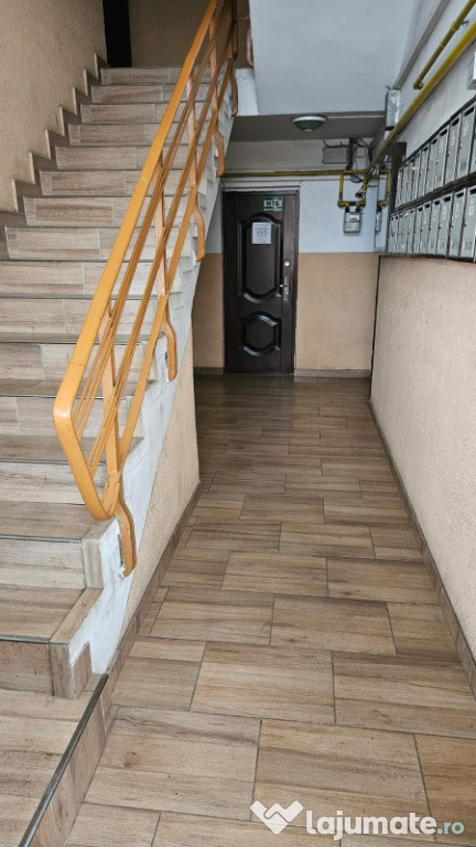 Vand apartament cu 3 camere in Podu Ros