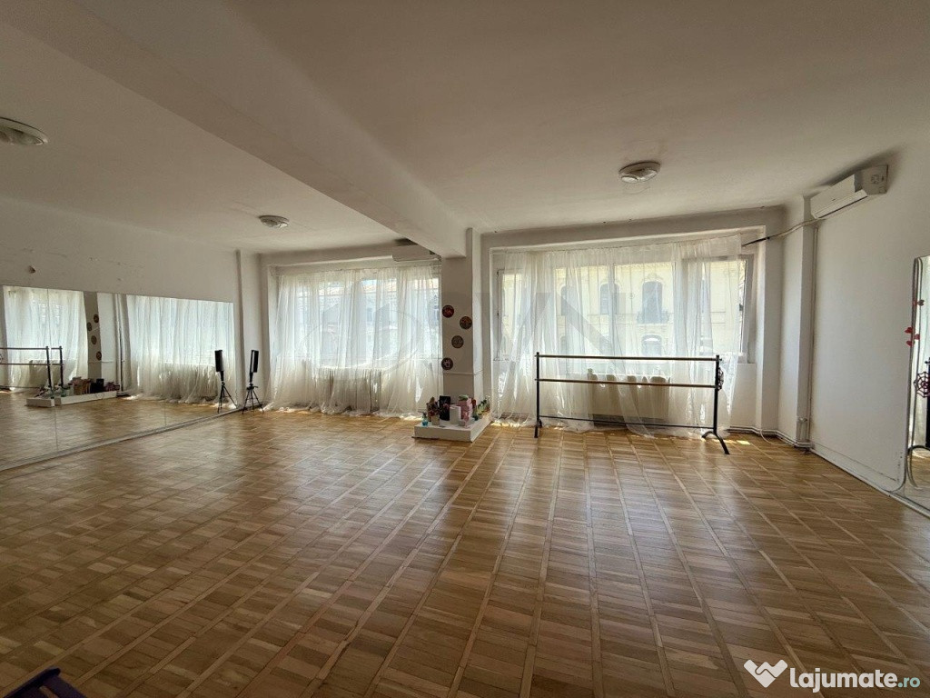 Universitate - spatiu birouri 1100 mp