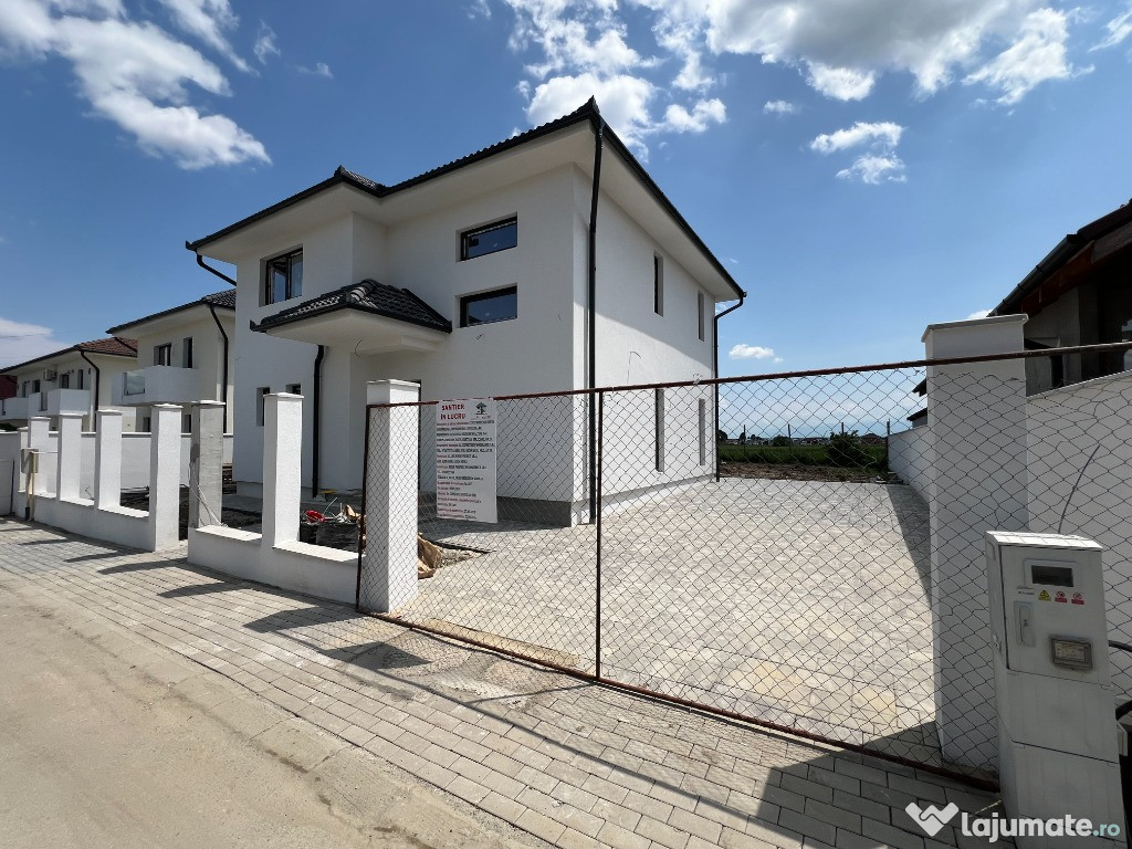 Casa individuala 4 camere,teren de 532 mp +17 mp tersa,,loc.Cristian