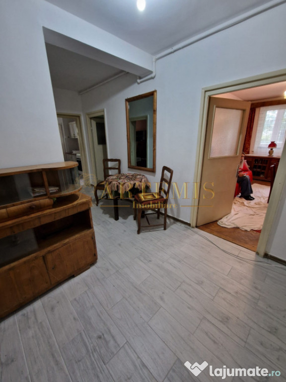 Apartament de 4 camere, decomandat, 84 mp., zona Sud