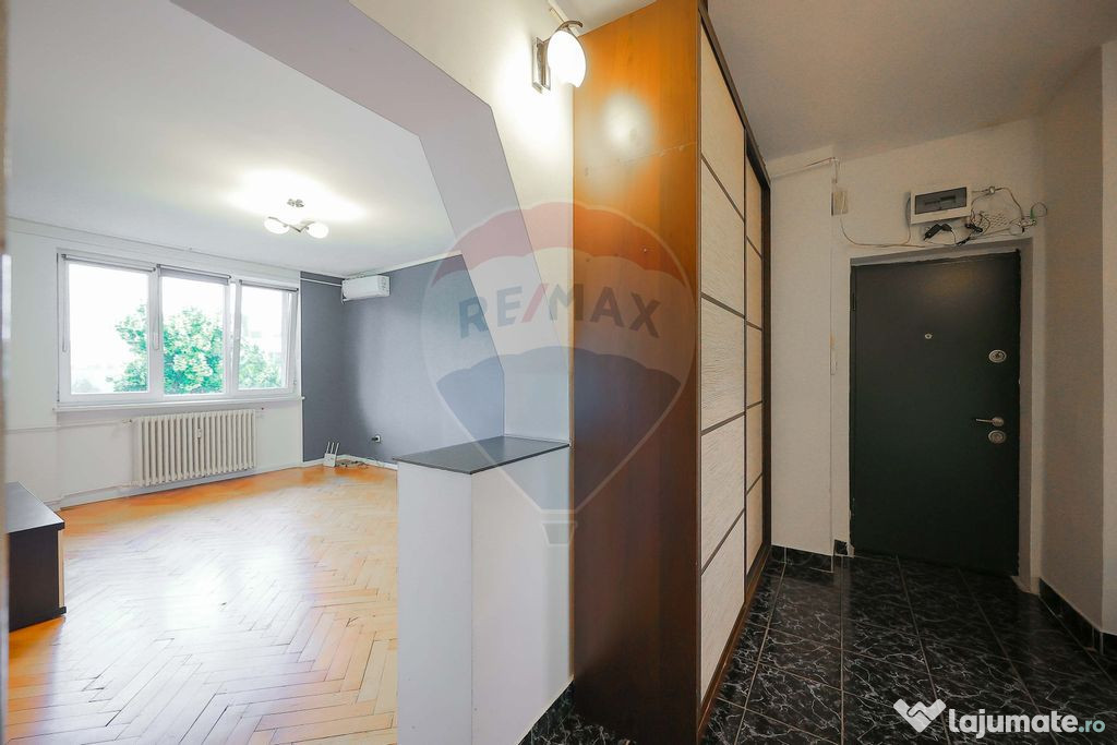 Apartament cu 3 camere de vânzare – ultracentral, vede...