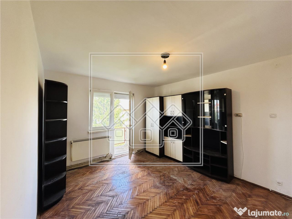 Ap cu 2 camere, balcon si pivnita - Zona Cedonia