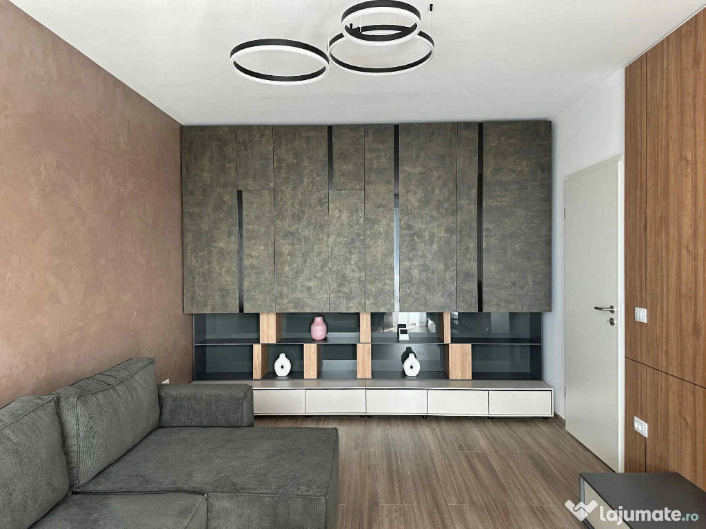 Apartament 2 camere, decomandat - zona Tractorul