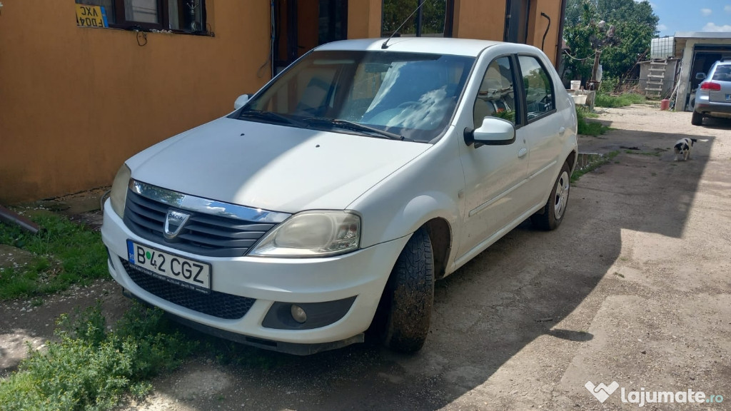 Vând Dacia Logan