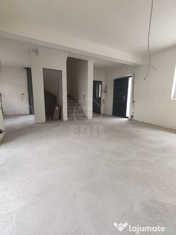 Duplex de patru camere