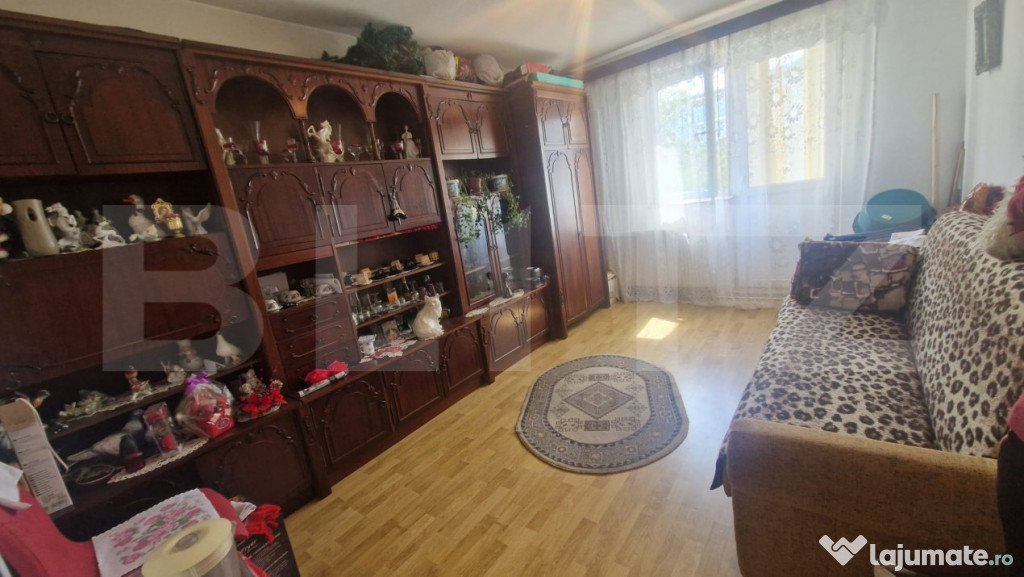 Apartament 3 camere decomandat -pozitie excelenta- Zarnesti