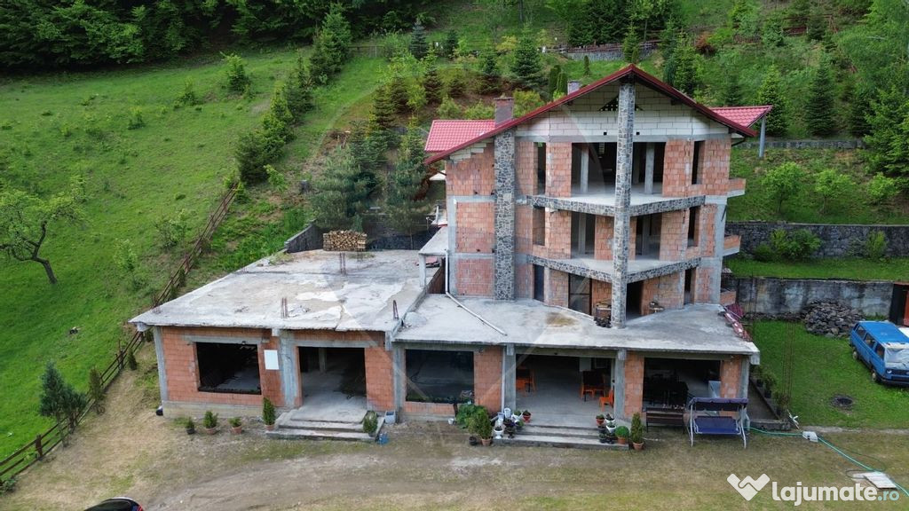 Hotel / Pensiune cu 19 camere de vânzare în zona Firiza