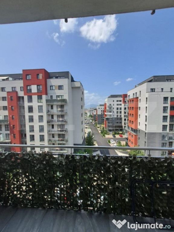 APRTAMENT 2 CAMERE, IN PRIMA LINIE, 200 mp de Coresi
