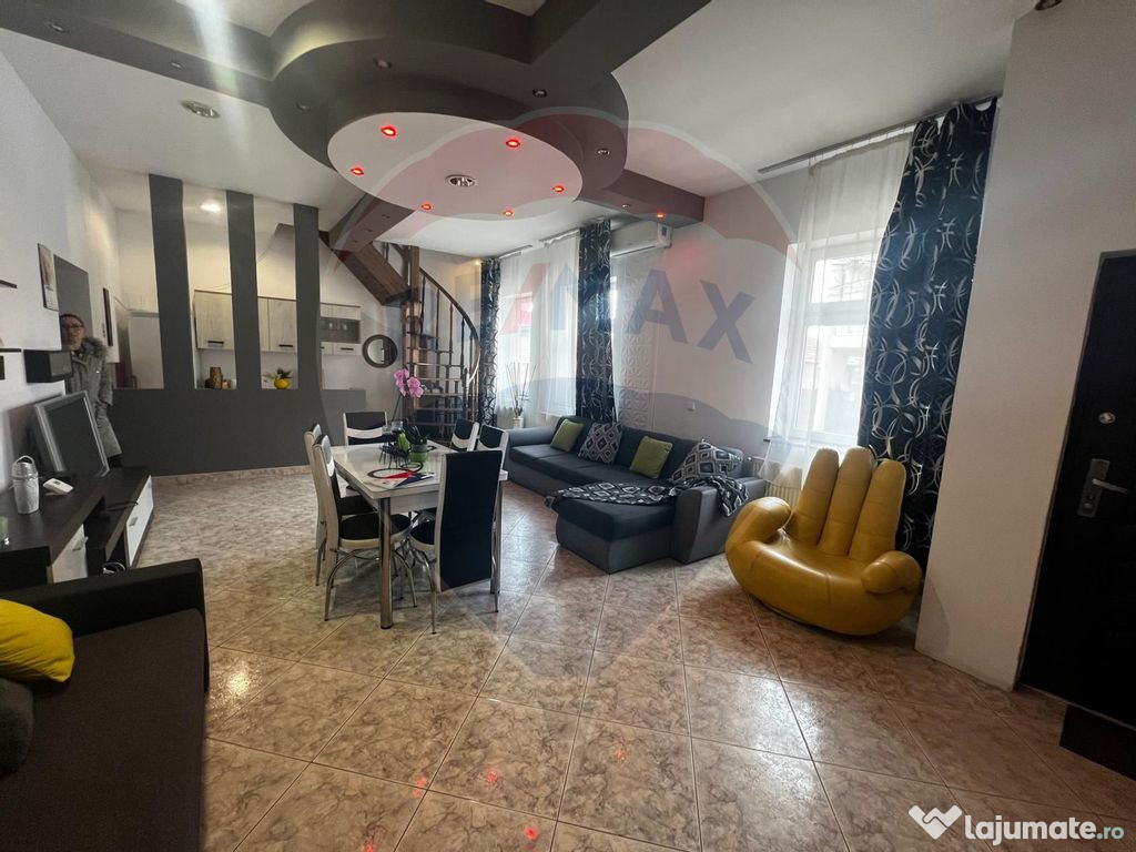 Casă pe doua nivele 3 camere zona Intim