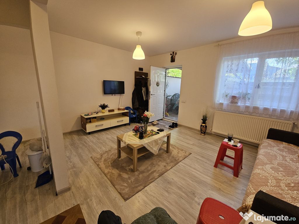 Apartament 2 camere + curte proprie 13mp, Metrou Laminoru...