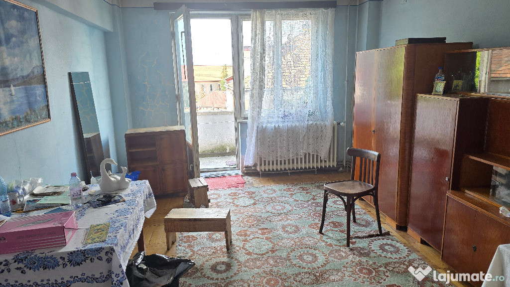Vand apartament cu 3 camere decomadat in Deva, etaj 2, zona A. Iancu