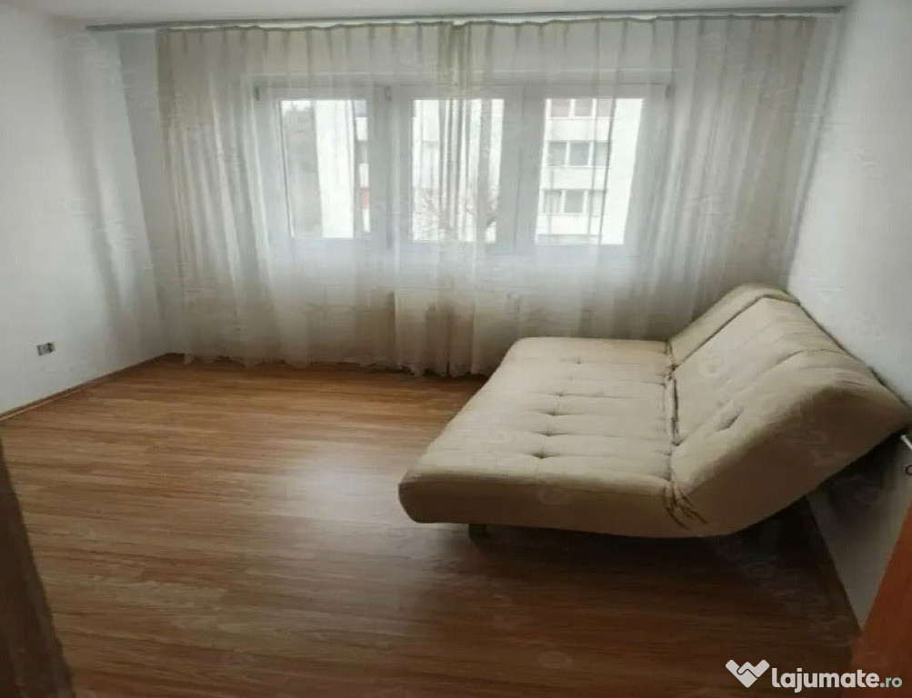 Apartament 4 camere, decomandat - zona Tractorul