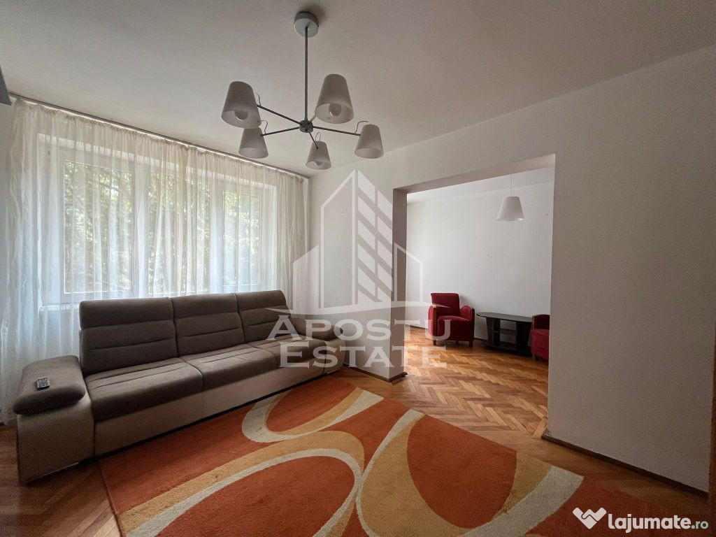Apartament cu 4 camere, 2 bai, 3 balcoane,decomandat, Cen...