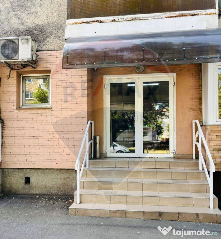 Spațiu comercial de închiriat, cu vad stradal intens pe...