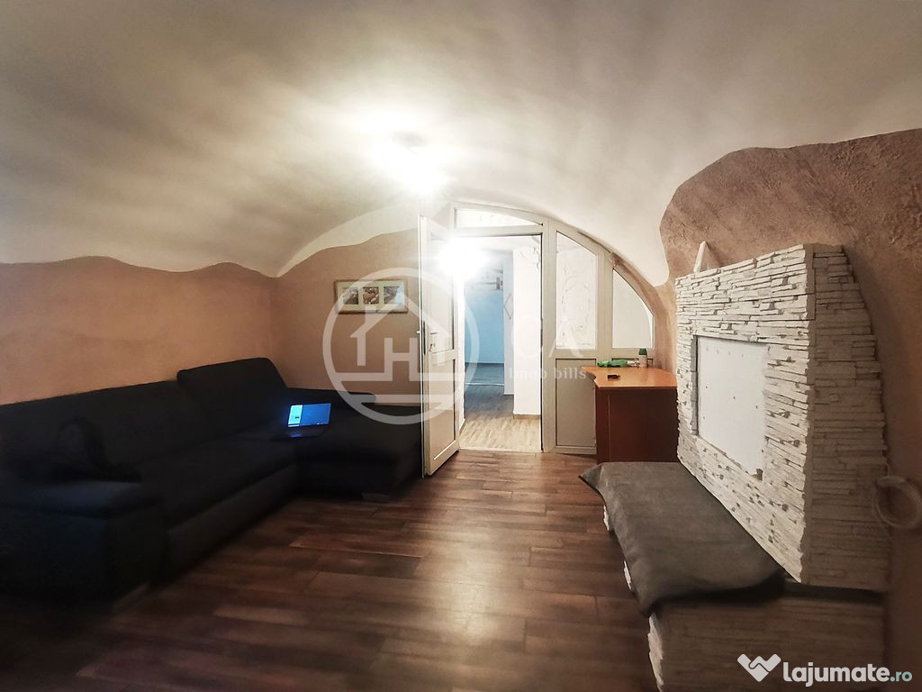 Apartament cu 3 camere la curte comuna de vanzare Ultrace...