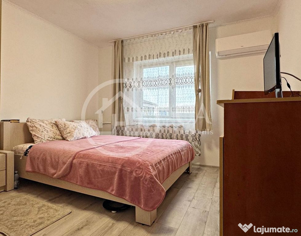 Apartament cu 3 camere de vanzare Str. Banatului Zona Vel...
