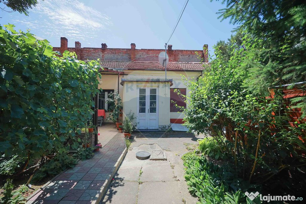 Apartament cu 3 camere de vânzare în zona Ultracentral