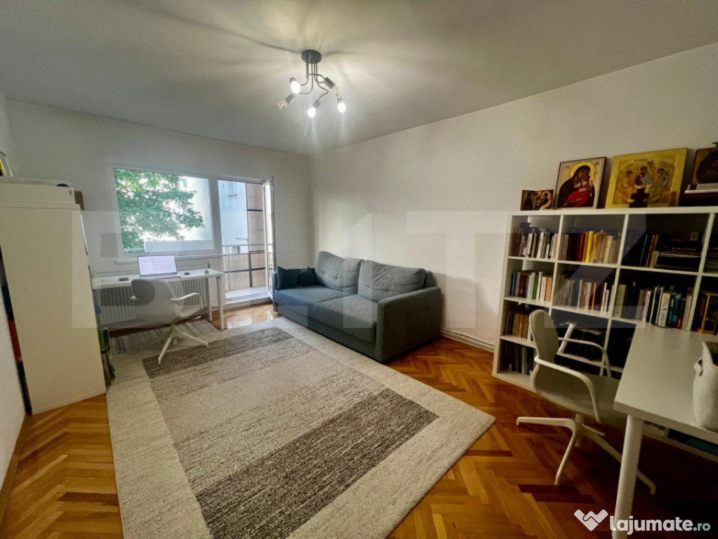 Apartament de vanzare, cu 4 camere, etaj 1, decomandat, zona