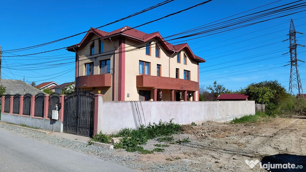 Năvodari | Casă spațioasă cu teren mare