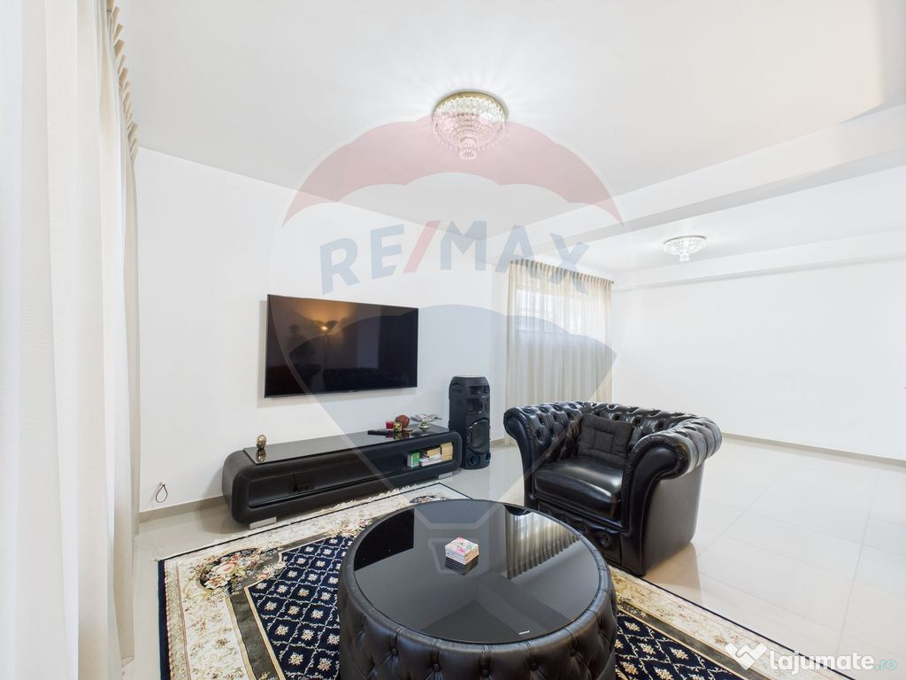 Casă / Vilă cu 4 camere de vânzare în zona Colentina