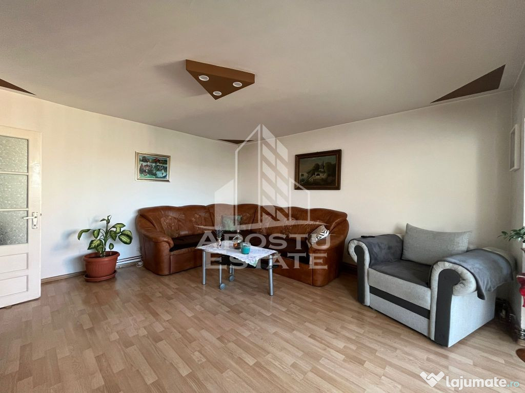 Apartament cu 3 camere, decomandat,2 bai, 2 balcoane, cen...