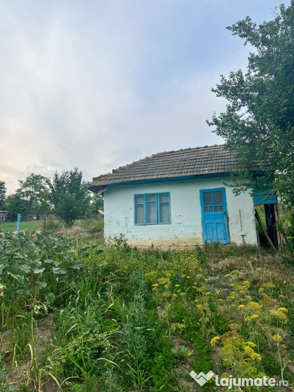 Teren intravilan 855 mp – Centru Perieni, cu utilități și 2 cai acces